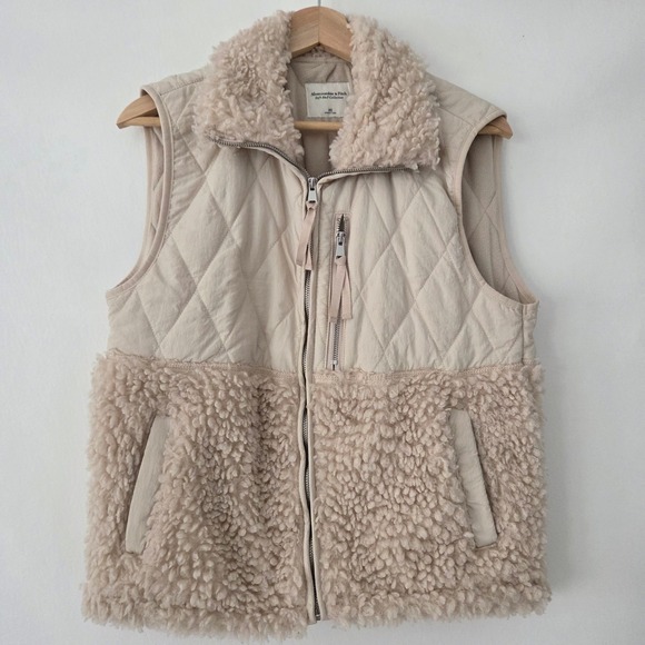 Abercrombie & Fitch Jackets & Blazers - Abercrombie &‎ Fitch Soft Sherpa Quilted Vest Beige Cozy Fleece Lined size XS